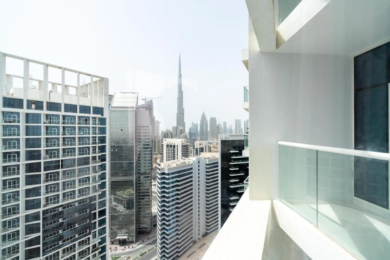 White Sage - Condo With Incredible Canal And Burj Khalifa Views Dubai