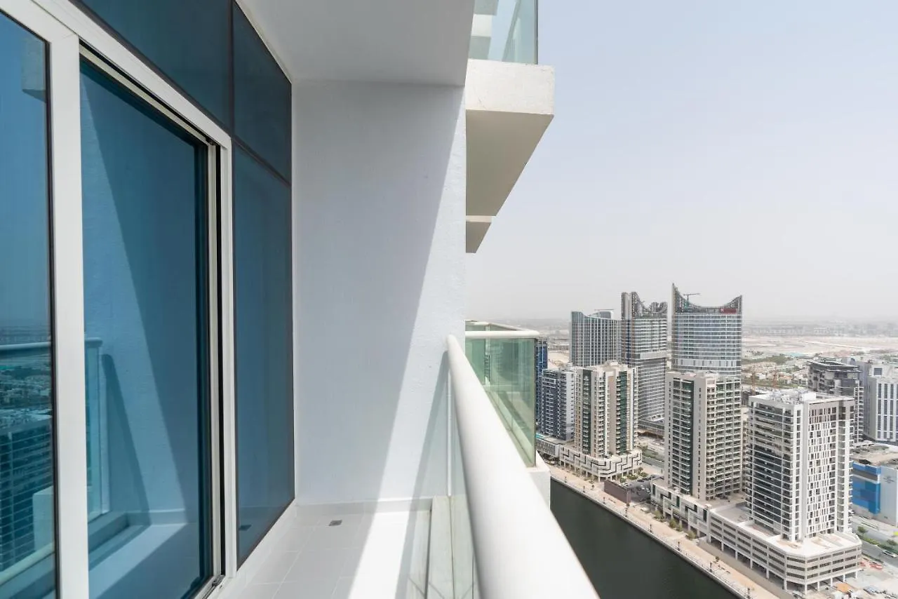 White Sage - Condo With Incredible Canal And Burj Khalifa Views Dubai